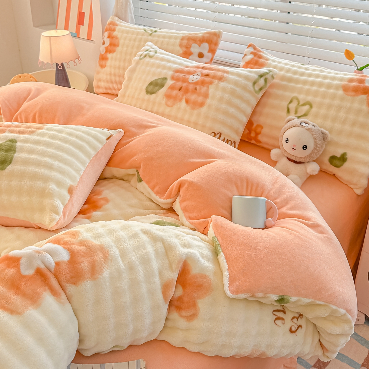 91家纺网 家纺一手货源 找家纺 归属 2025新款牛奶绒泡泡绒四件套 太阳花