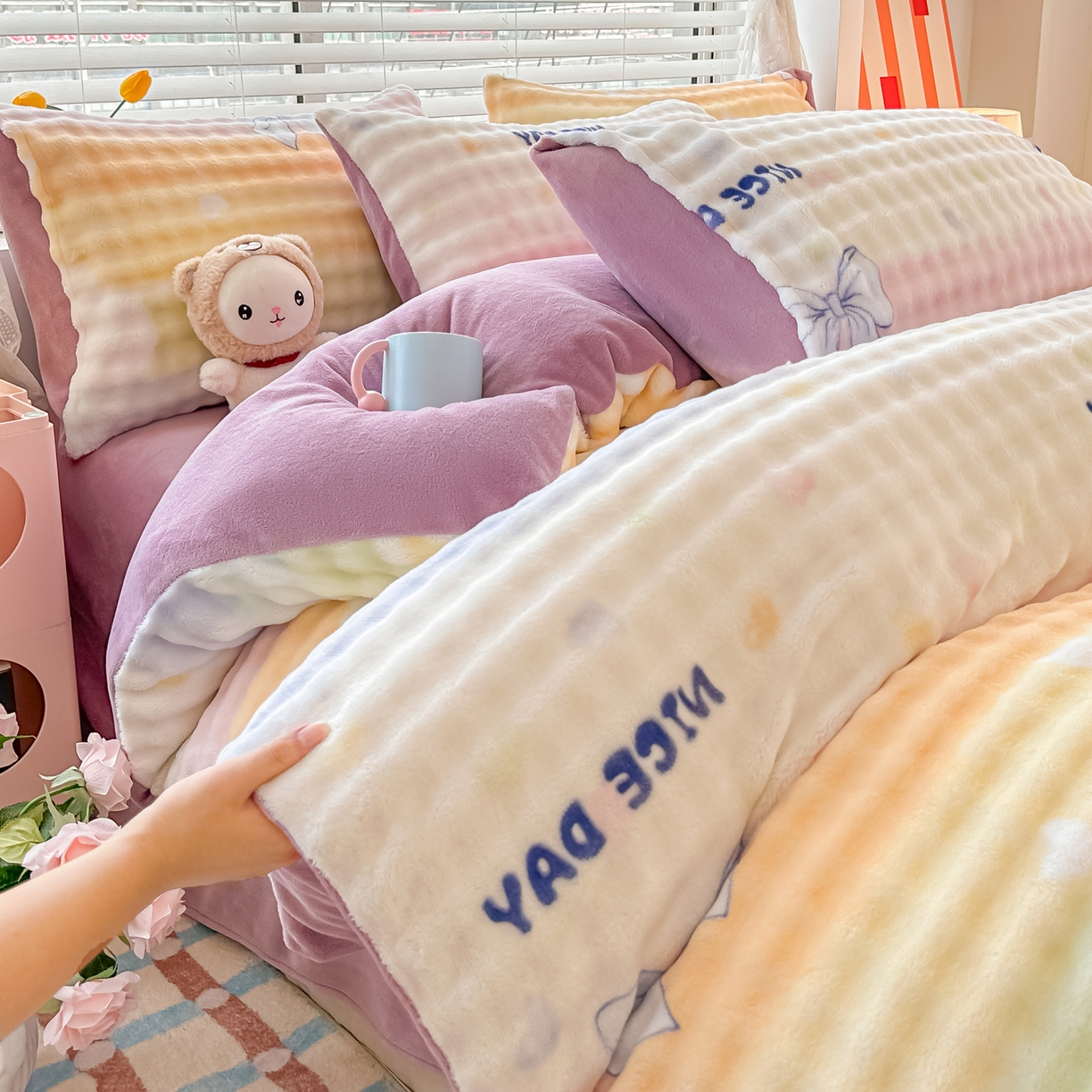 91家纺网 家纺一手货源 找家纺 归属 2025新款牛奶绒泡泡绒四件套 樱桃儿