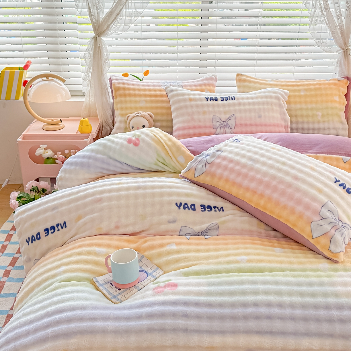 91家纺网 家纺一手货源 找家纺 归属 2025新款牛奶绒泡泡绒四件套 樱桃儿