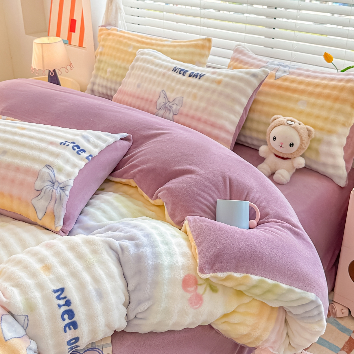 91家纺网 家纺一手货源 找家纺 归属 2025新款牛奶绒泡泡绒四件套 樱桃儿