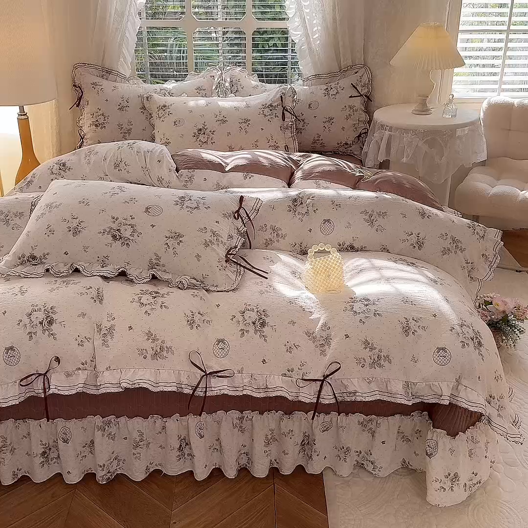 91家纺网 家纺一手货源 找家纺 韩约家纺 2025新款韩约1韩式蝴蝶结床盖款棉麻四件套 芳华