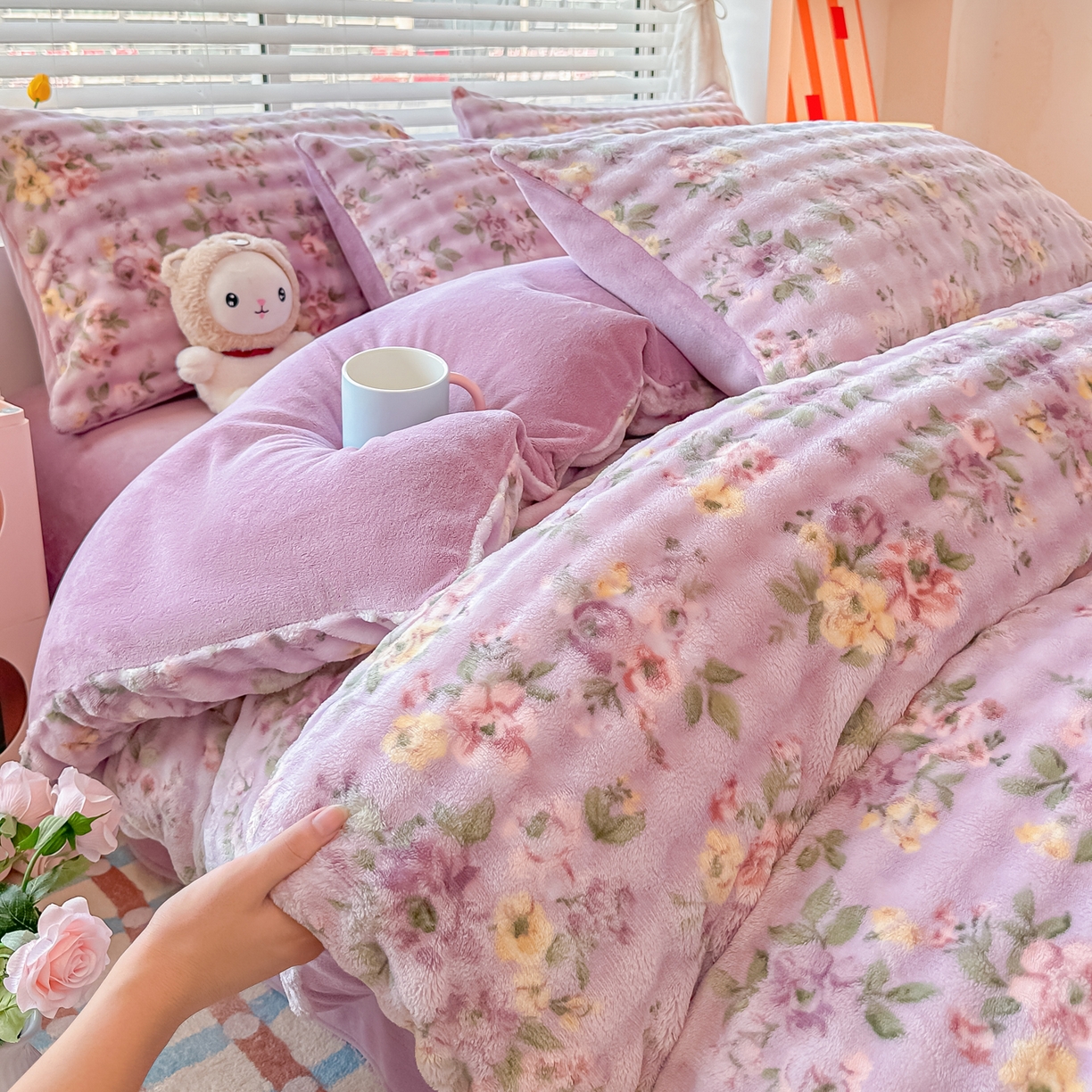 91家纺网 家纺一手货源 找家纺 归属 2025新款牛奶绒泡泡绒四件套 紫萝花