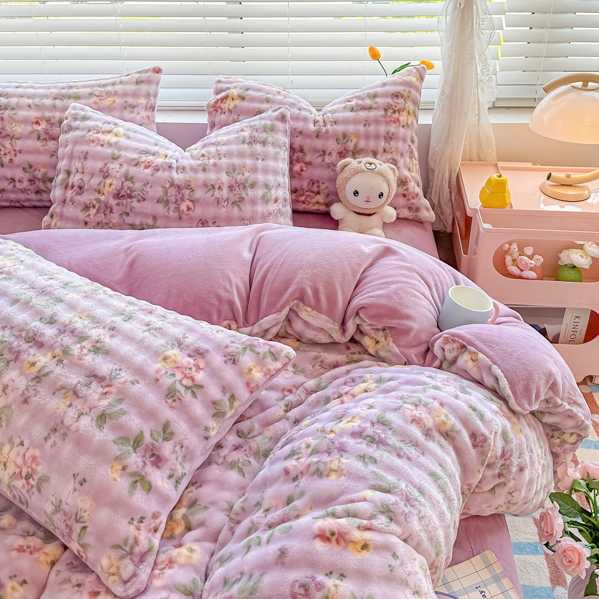 91家纺网 家纺一手货源 找家纺 归属 2025新款牛奶绒泡泡绒四件套 紫萝花