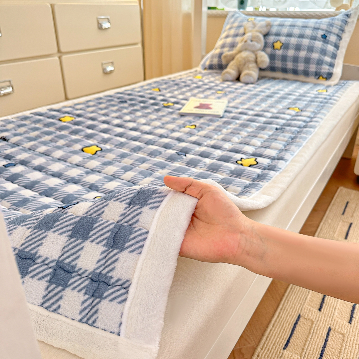 91家纺网 家纺一手货源 找家纺 （总）川悦生活 2025新款A类印花牛奶绒床垫加厚绒保暖床床褥