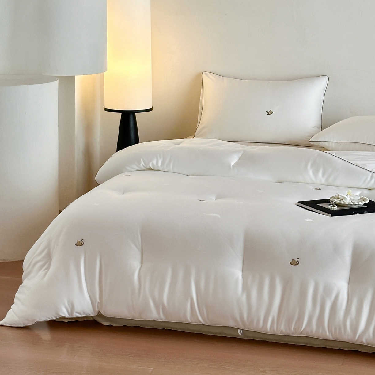 91家纺网 家纺一手货源 找家纺 一加一 2025新款臻翠剪花蛋白抗菌被子被芯-轻羽梦 流苏白