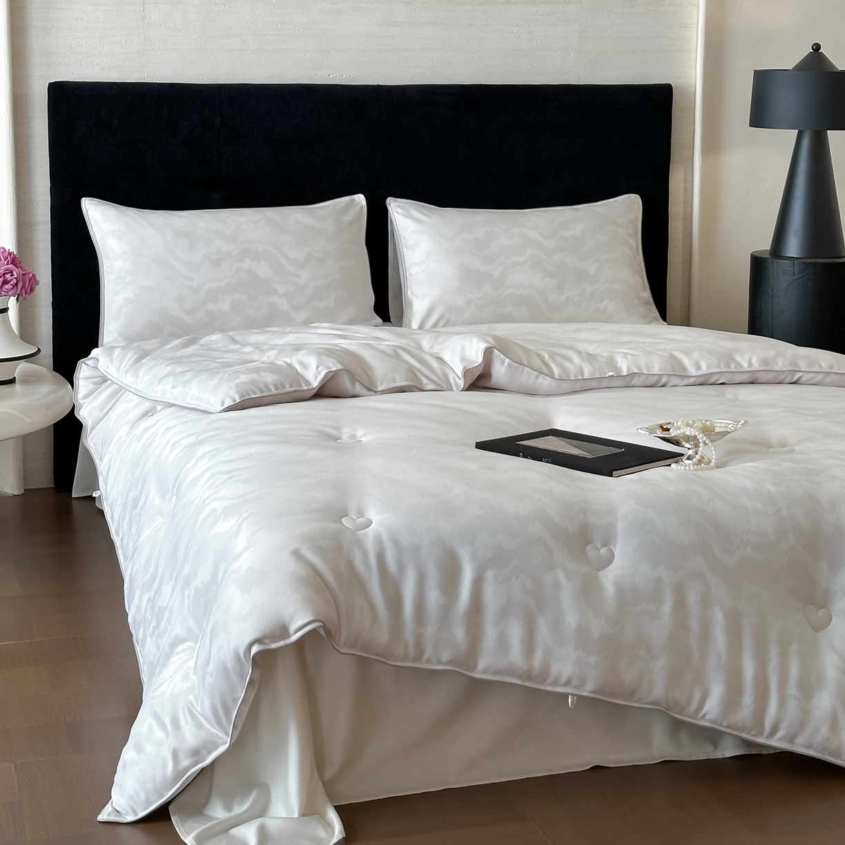 91家纺网 家纺一手货源 找家纺 一加一 2025新款御丝缎七彩银丝大提花航天恒温被子被芯 曲蕴-香槟银