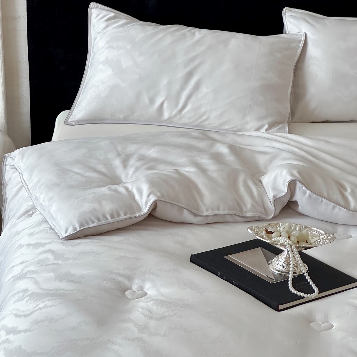 91家纺网 家纺一手货源 找家纺 一加一 2025新款御丝缎七彩银丝大提花航天恒温被子被芯 曲蕴-香槟银