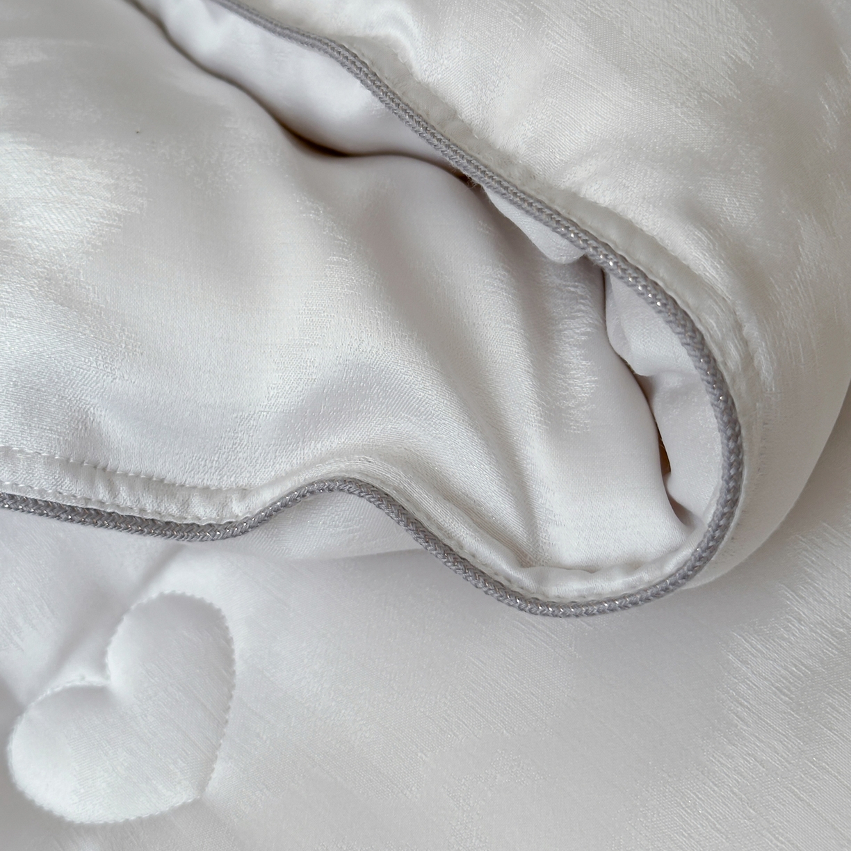 91家纺网 家纺一手货源 找家纺 一加一 2025新款御丝缎七彩银丝大提花航天恒温被子被芯 曲蕴-香槟银