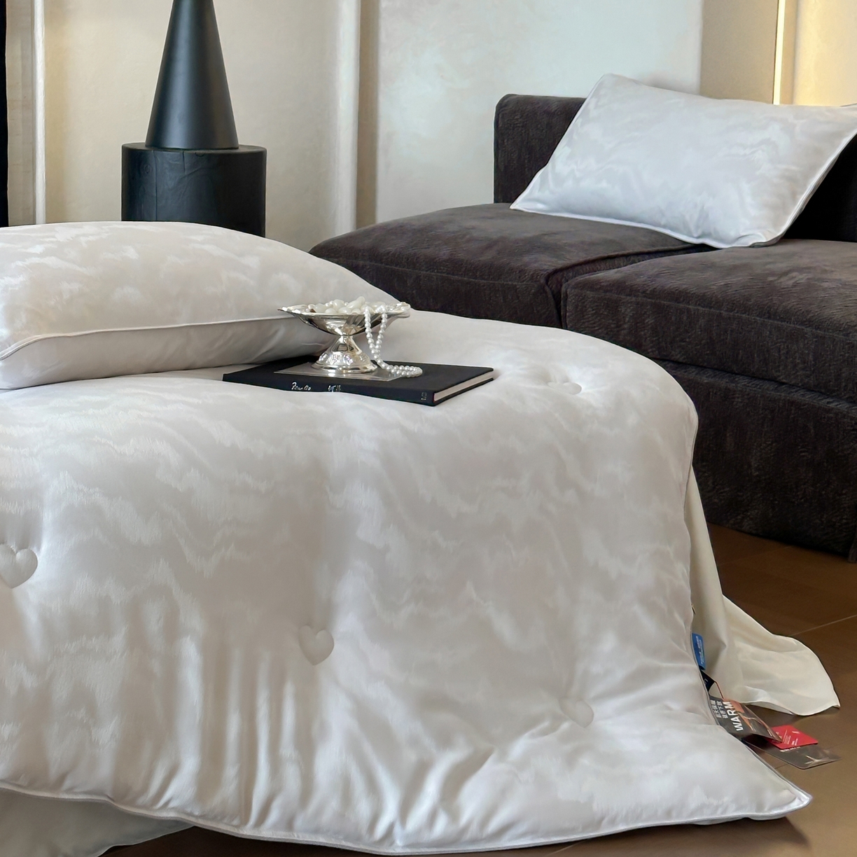 91家纺网 家纺一手货源 找家纺 一加一 2025新款御丝缎七彩银丝大提花航天恒温被子被芯 曲蕴-香槟银