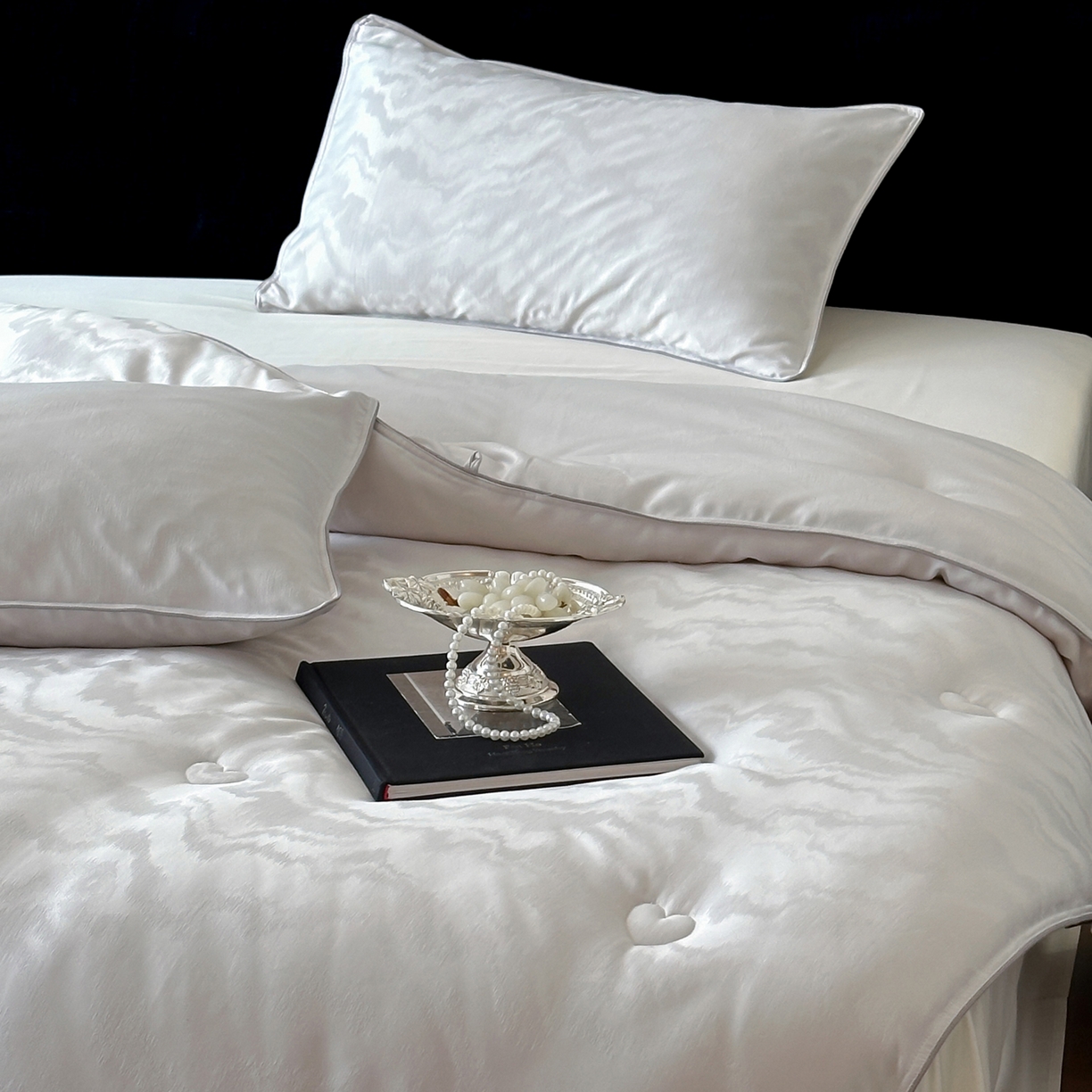 91家纺网 家纺一手货源 找家纺 一加一 2025新款御丝缎七彩银丝大提花航天恒温被子被芯 曲蕴-香槟银