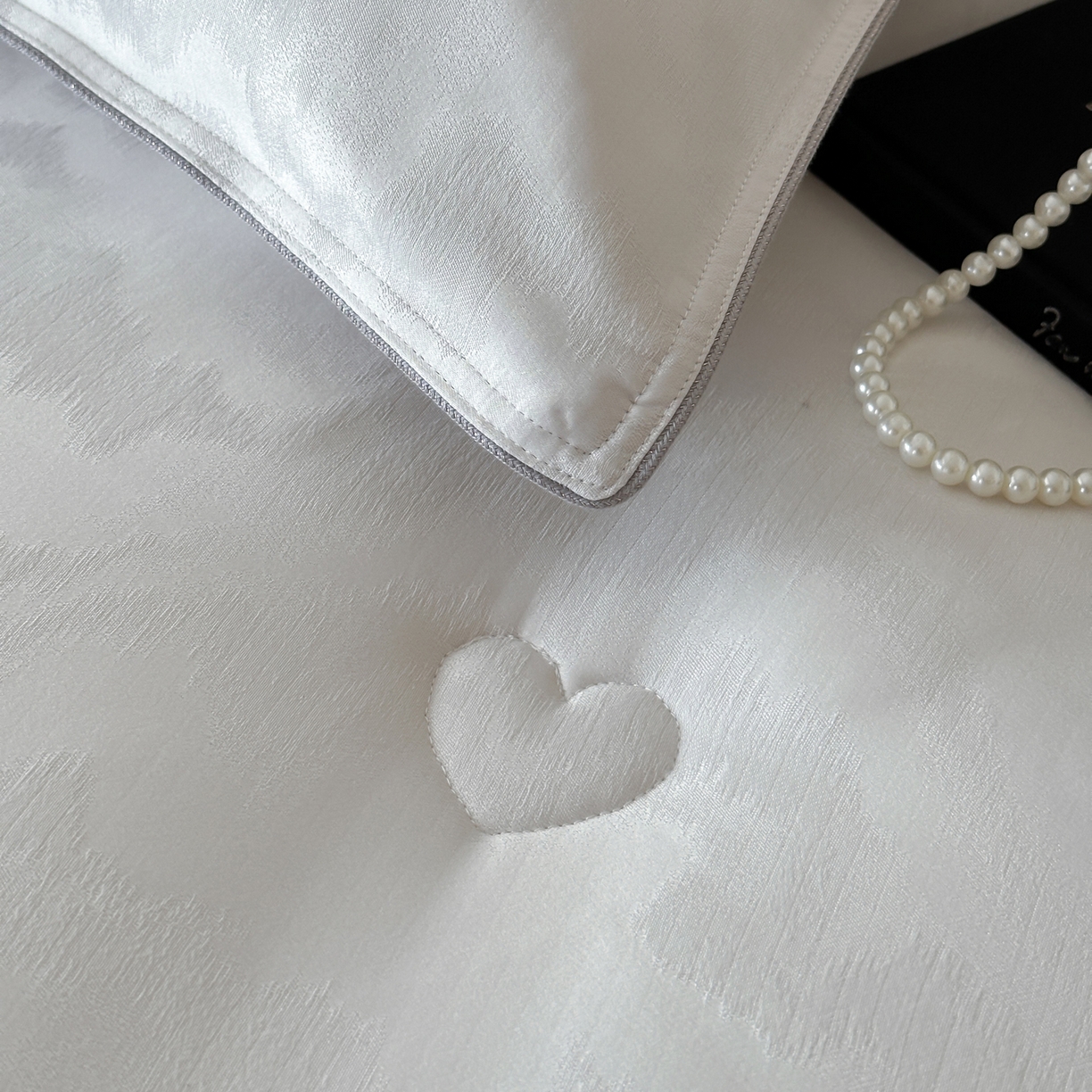 91家纺网 家纺一手货源 找家纺 一加一 2025新款御丝缎七彩银丝大提花航天恒温被子被芯 曲蕴-香槟银