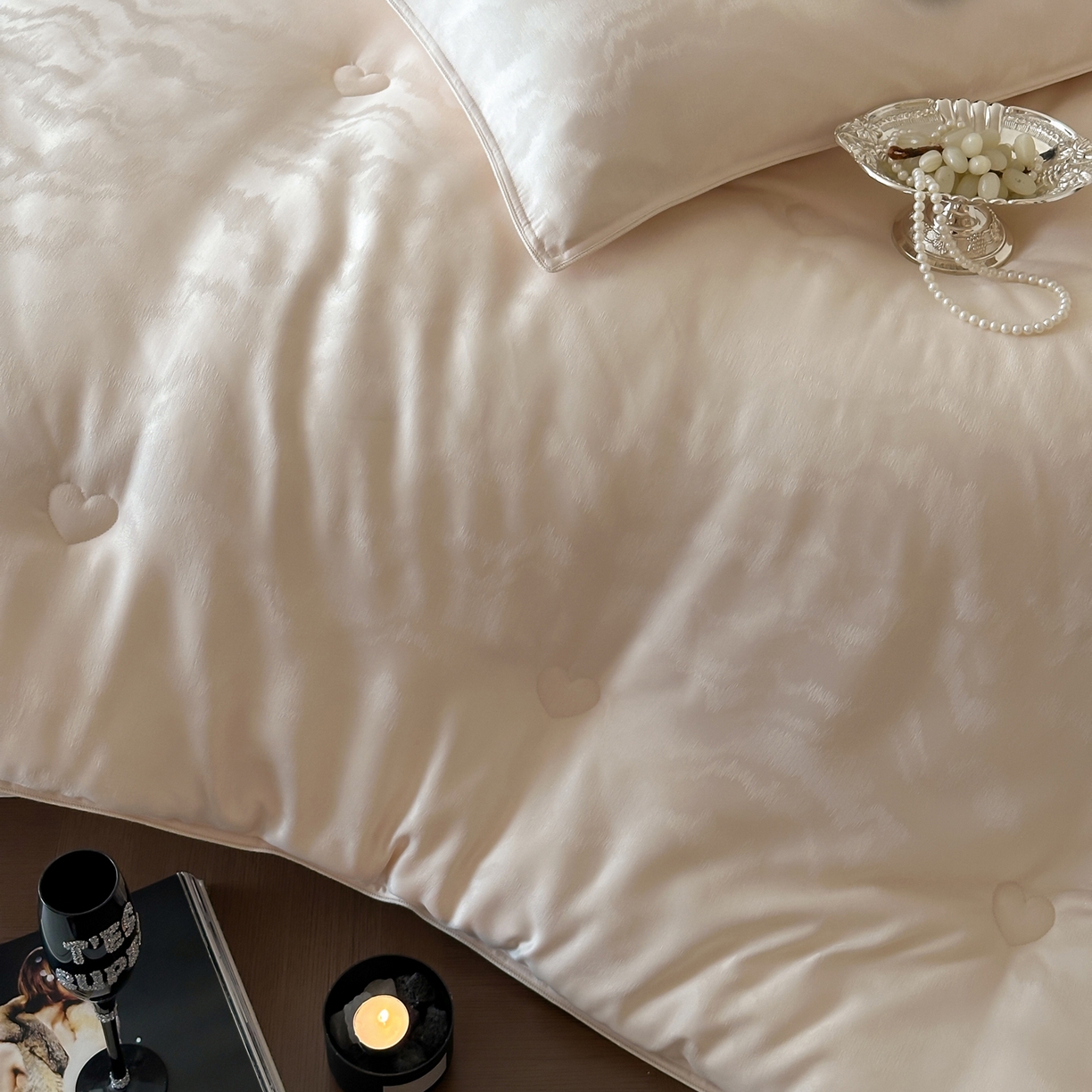 91家纺网 家纺一手货源 找家纺 一加一 2025新款御丝缎七彩银丝大提花航天恒温被子被芯 曲蕴-香槟玉