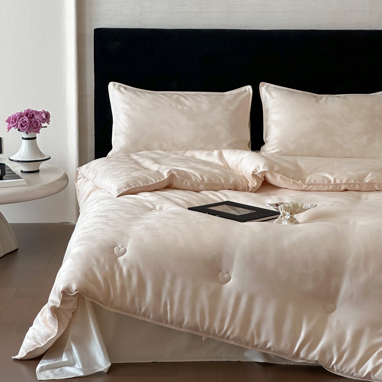 91家纺网 家纺一手货源 找家纺 一加一 2025新款御丝缎七彩银丝大提花航天恒温被子被芯 曲蕴-香槟玉