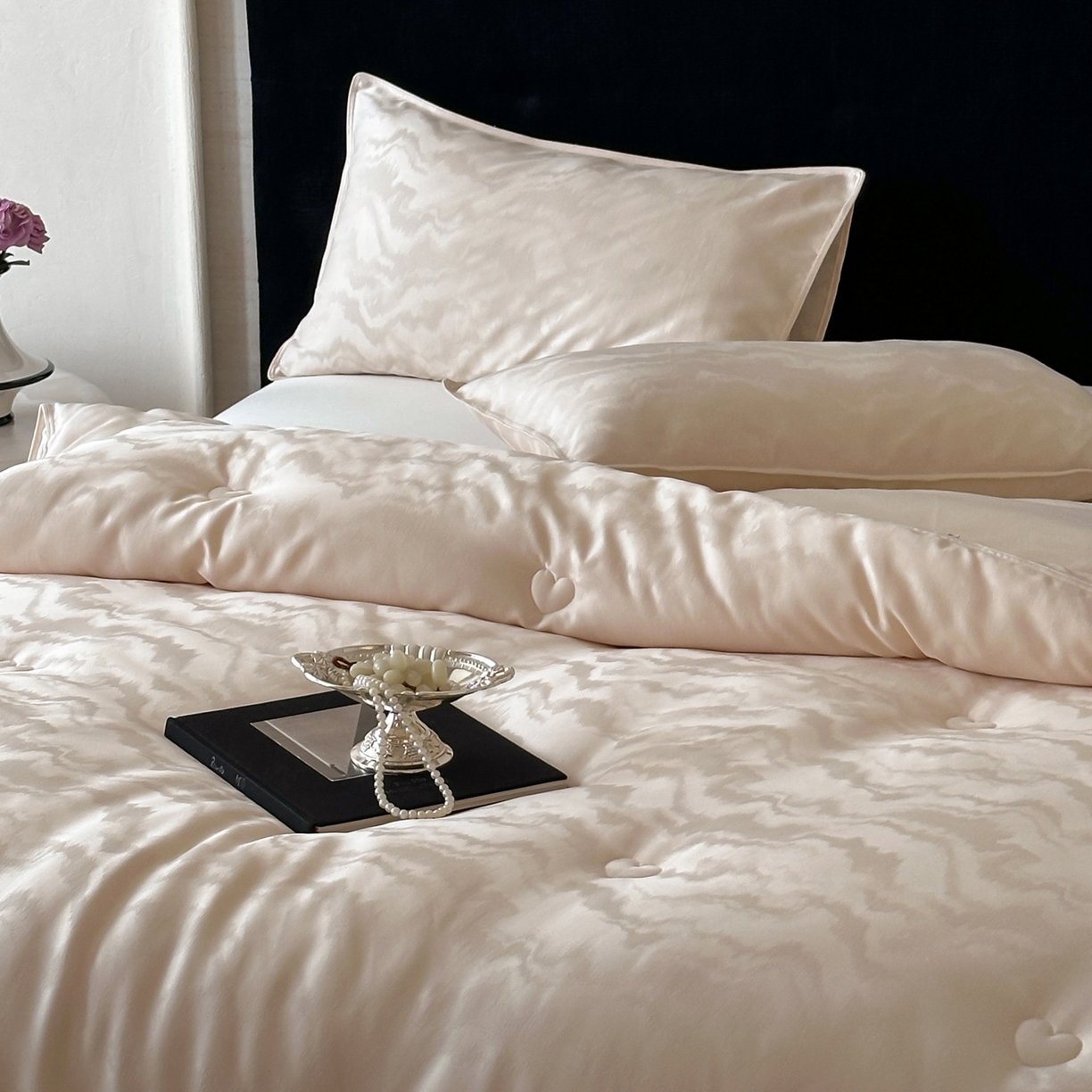 91家纺网 家纺一手货源 找家纺 一加一 2025新款御丝缎七彩银丝大提花航天恒温被子被芯 曲蕴-香槟玉