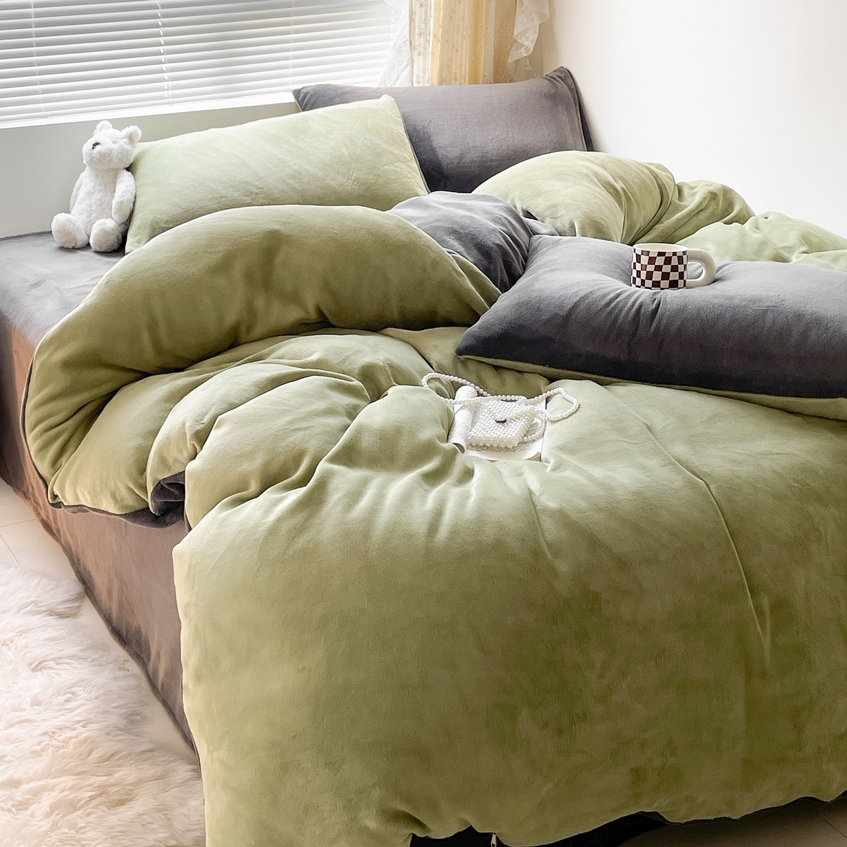 91家纺网 家纺一手货源 找家纺 （总）大元 2025新款200g素色双拼牛奶绒四件套