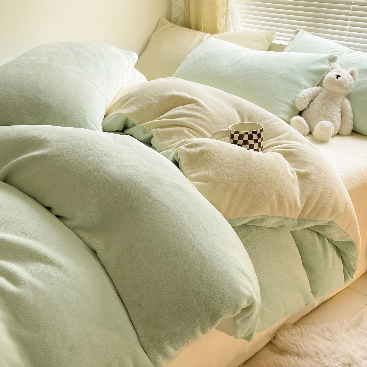 91家纺网 家纺一手货源 找家纺 大元 2025新款200g素色双拼牛奶绒四件套 芽绿+奶黄
