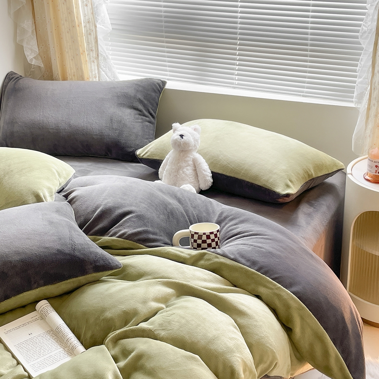 91家纺网 家纺一手货源 找家纺 （总）大元 2025新款200g素色双拼牛奶绒四件套