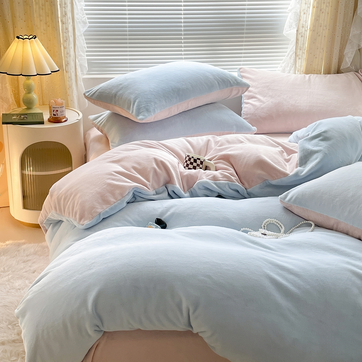 91家纺网 家纺一手货源 找家纺 大元 2025新款200g素色双拼牛奶绒四件套 浅蓝+桃粉