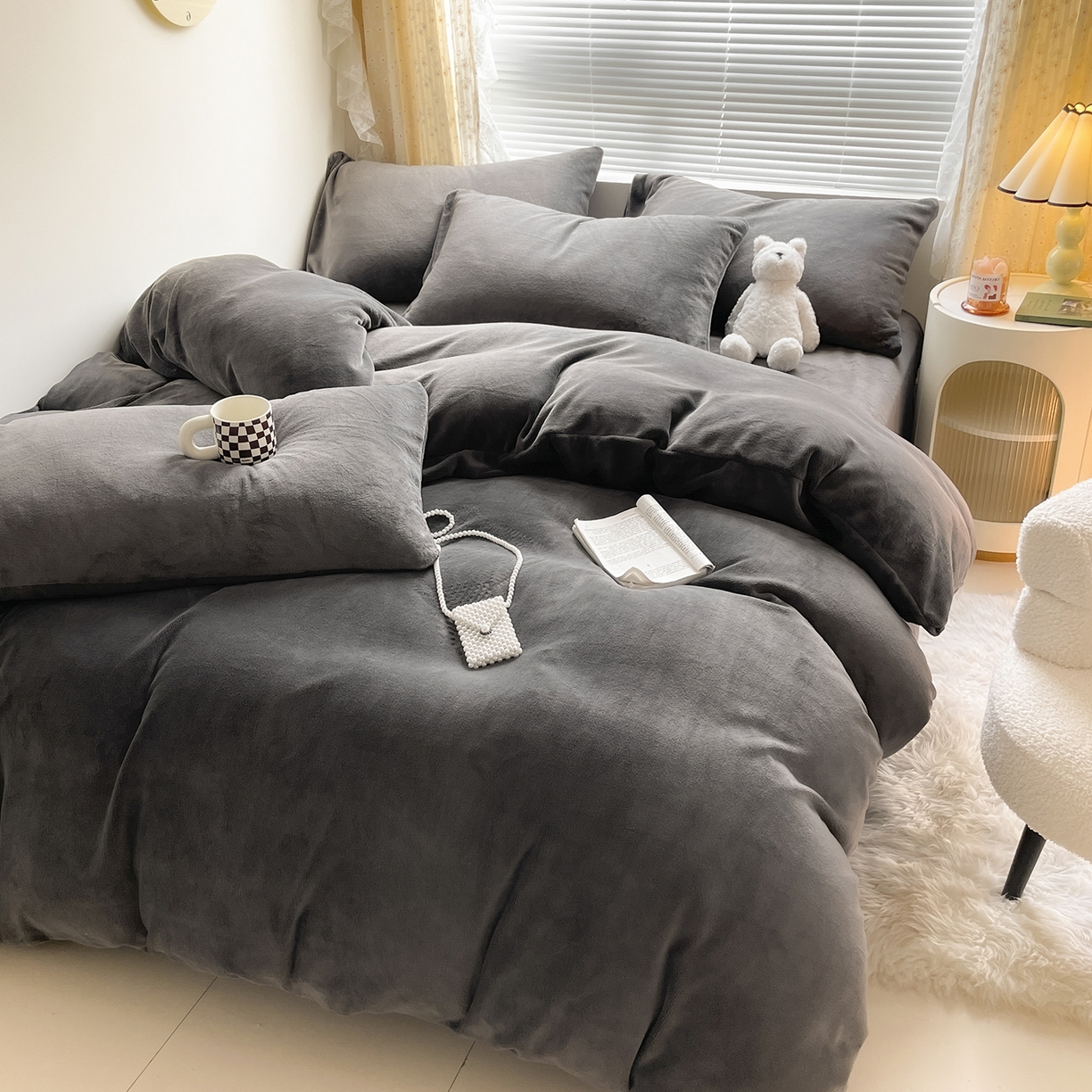 91家纺网 家纺一手货源 找家纺 大元 2025新款200g素色双拼牛奶绒四件套 深灰
