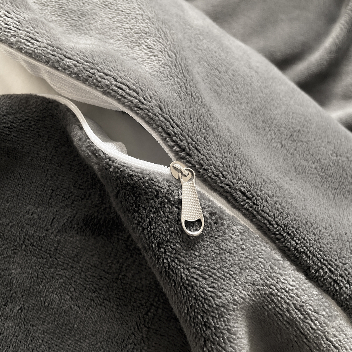 91家纺网 家纺一手货源 找家纺 大元 2025新款200g素色双拼牛奶绒四件套 深灰