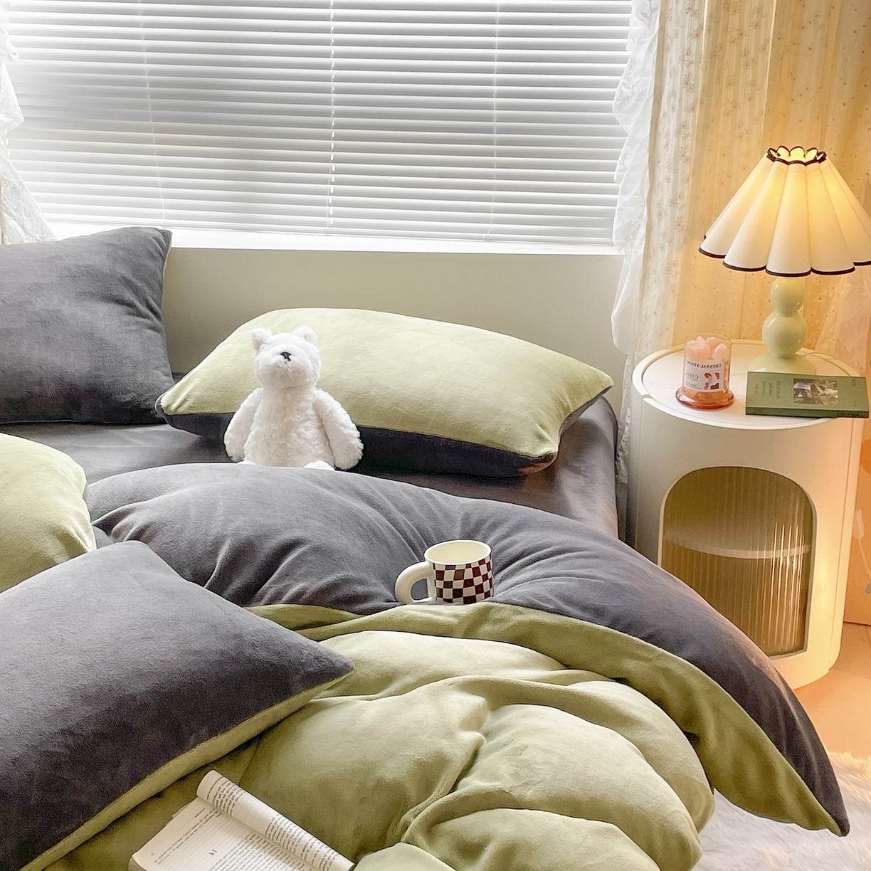 91家纺网 家纺一手货源 找家纺 （总）大元 2025新款200g素色双拼牛奶绒四件套