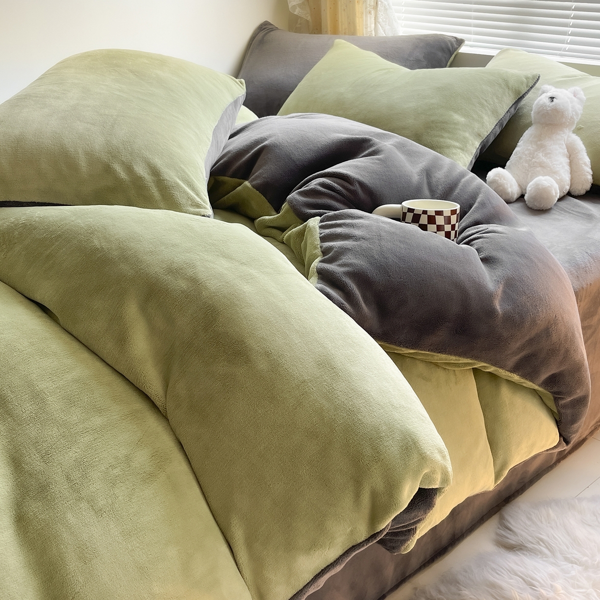 （总）大元 2025新款200g素色双拼牛奶绒四件套