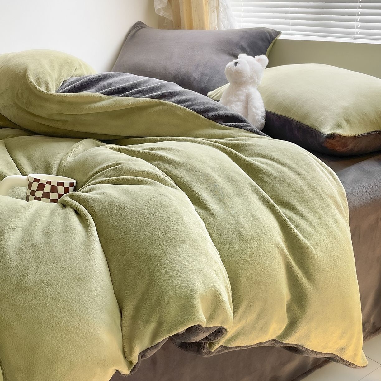 91家纺网 家纺一手货源 找家纺 （总）大元 2025新款200g素色双拼牛奶绒四件套