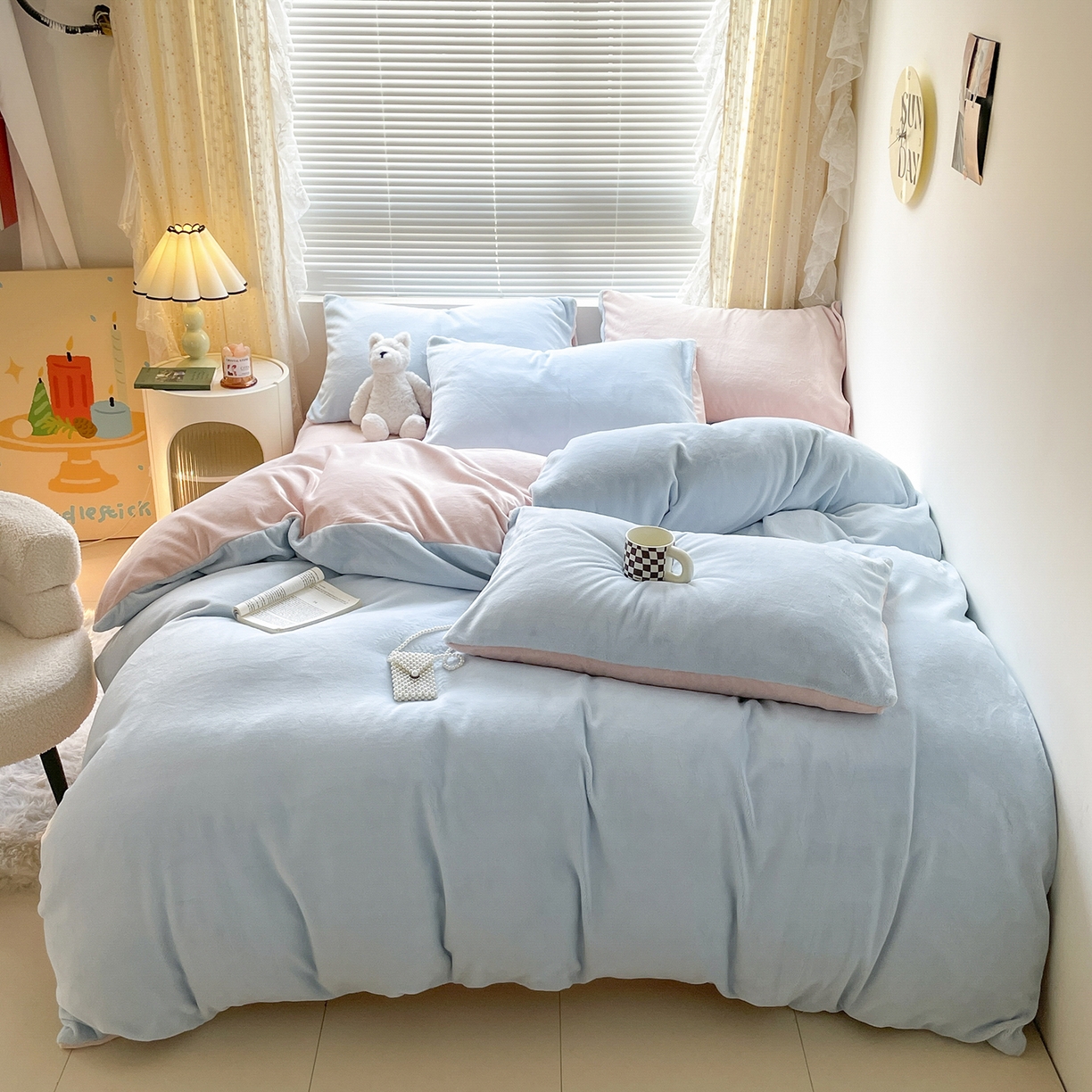 91家纺网 家纺一手货源 找家纺 大元 2025新款200g素色双拼牛奶绒四件套 浅蓝+桃粉