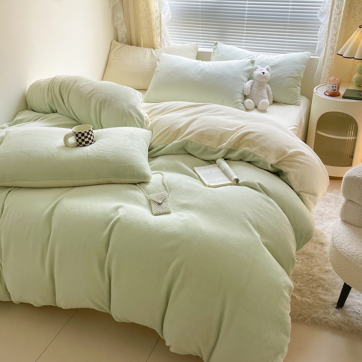91家纺网 家纺一手货源 找家纺 大元 2025新款200g素色双拼牛奶绒四件套 芽绿+奶黄