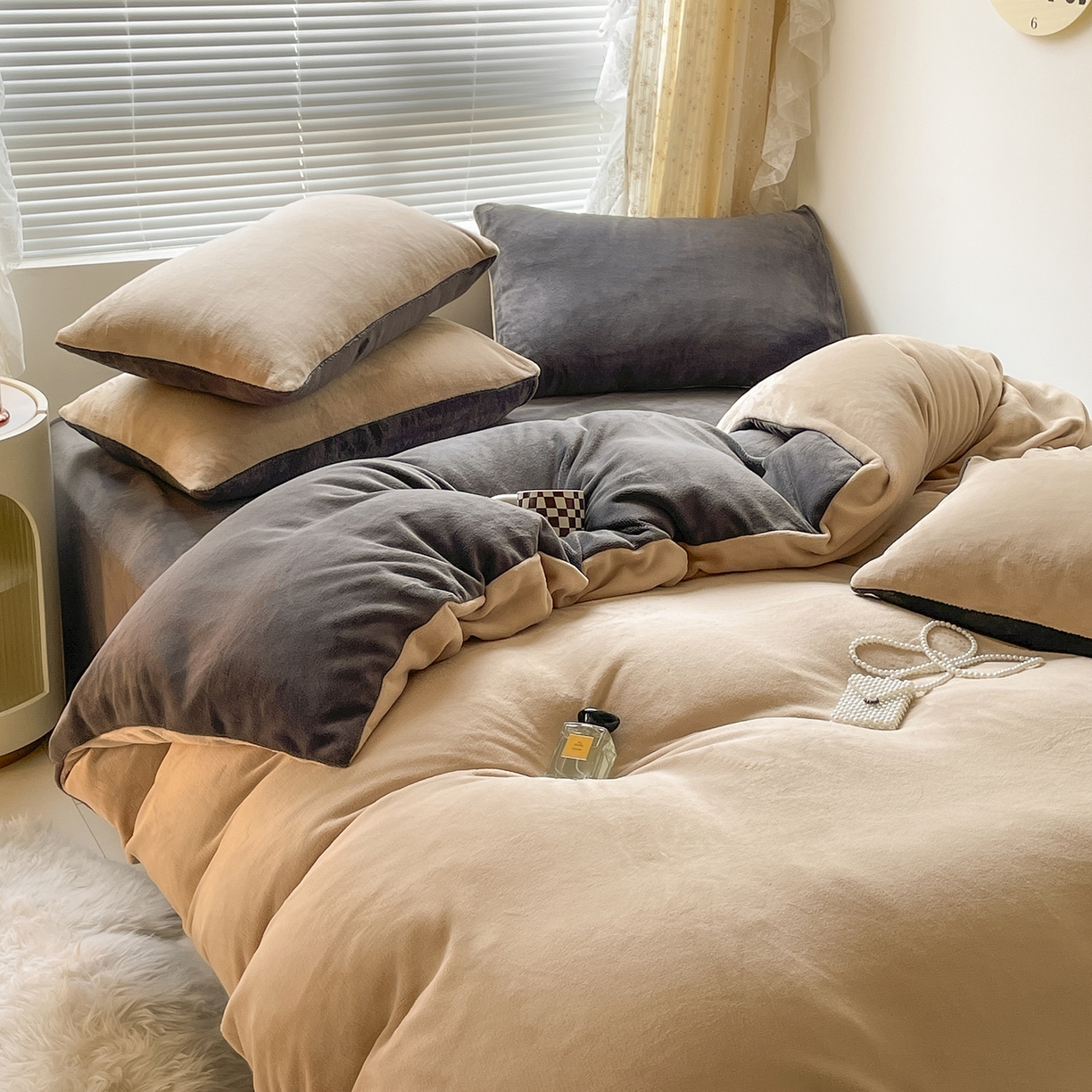 91家纺网 家纺一手货源 找家纺 大元 2025新款200g素色双拼牛奶绒四件套 奶咖+深灰