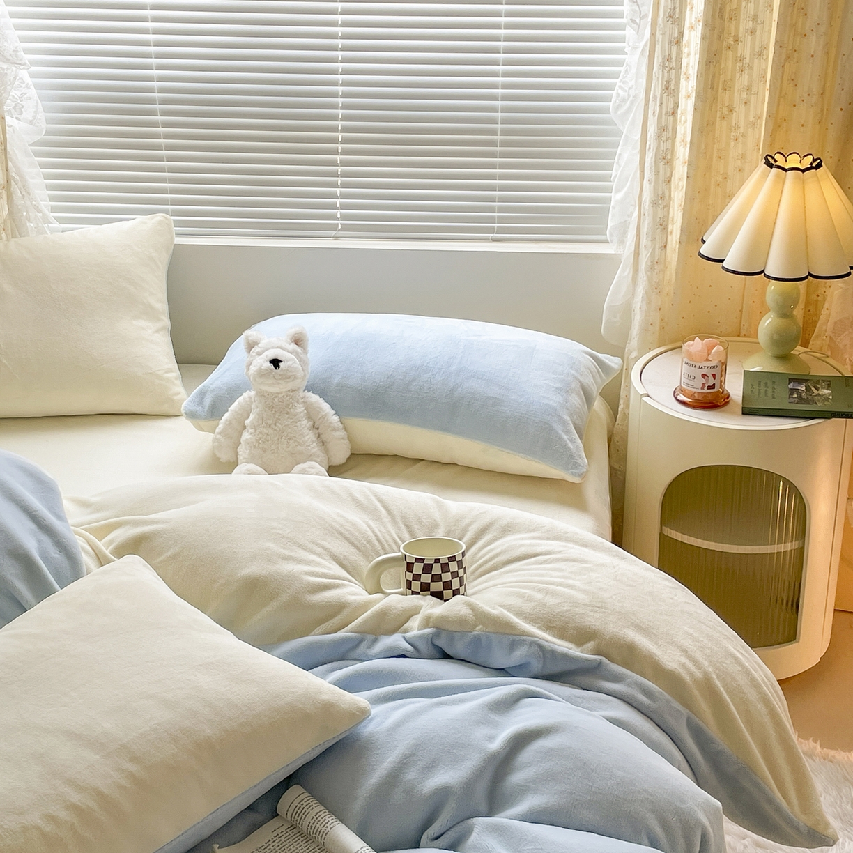 91家纺网 家纺一手货源 找家纺 大元 2025新款200g素色双拼牛奶绒四件套 浅蓝+奶黄