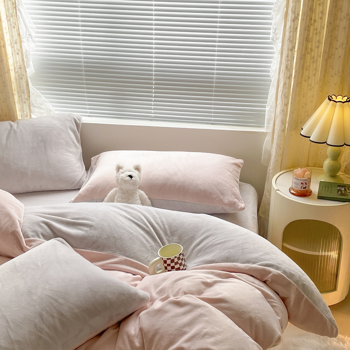 91家纺网 家纺一手货源 找家纺 大元 2025新款200g素色双拼牛奶绒四件套 桃粉+米灰