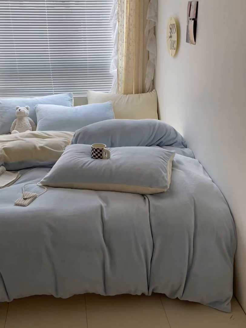 91家纺网 家纺一手货源 找家纺 大元 2025新款200g素色双拼牛奶绒四件套 浅蓝+奶黄