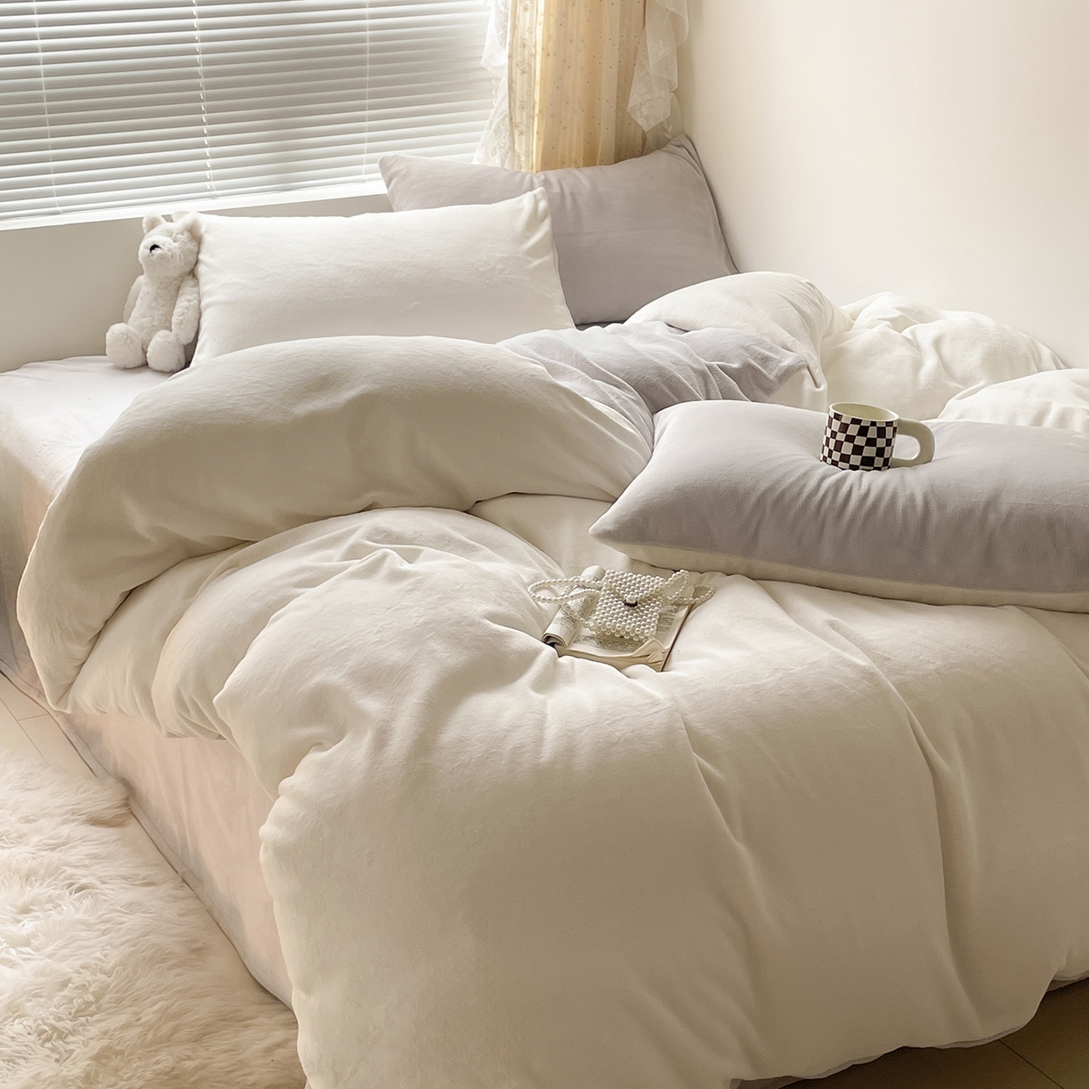 91家纺网 家纺一手货源 找家纺 大元 2025新款200g素色双拼牛奶绒四件套 米白+米灰