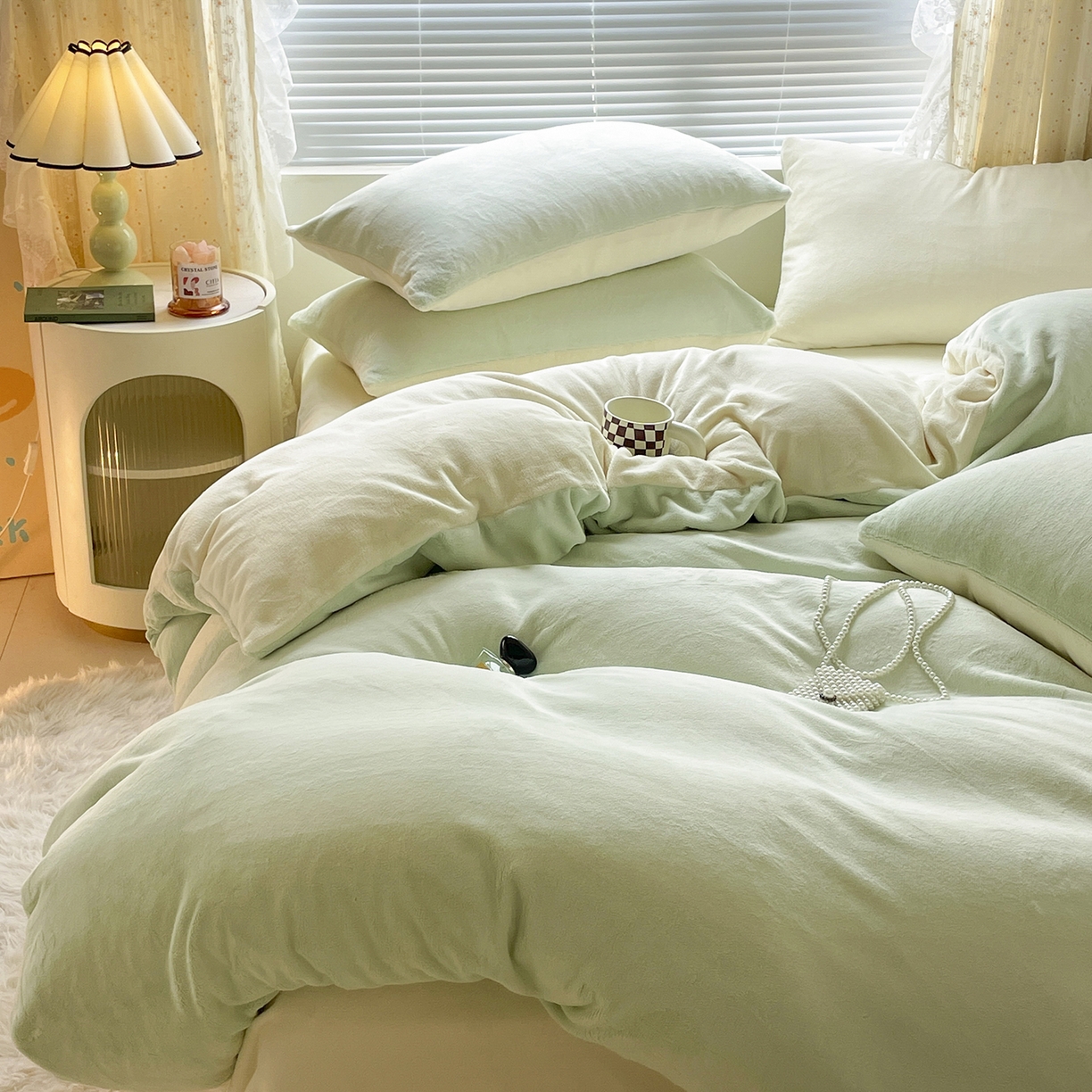 91家纺网 家纺一手货源 找家纺 大元 2025新款200g素色双拼牛奶绒四件套 芽绿+奶黄