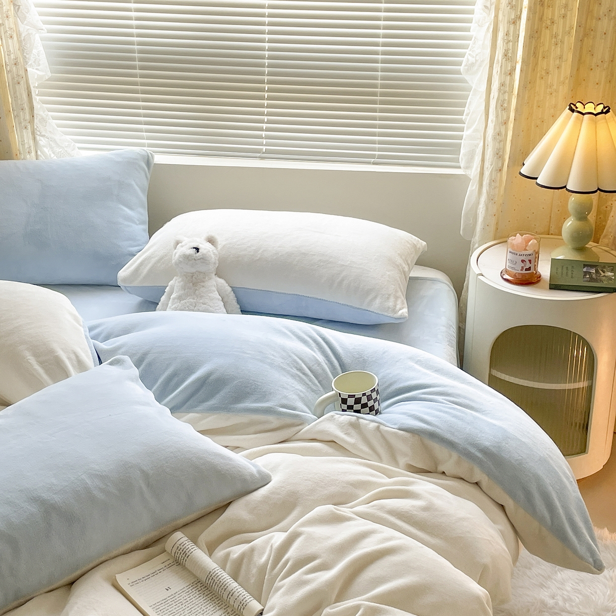 91家纺网 家纺一手货源 找家纺 大元 2025新款200g素色双拼牛奶绒四件套 米白+浅蓝