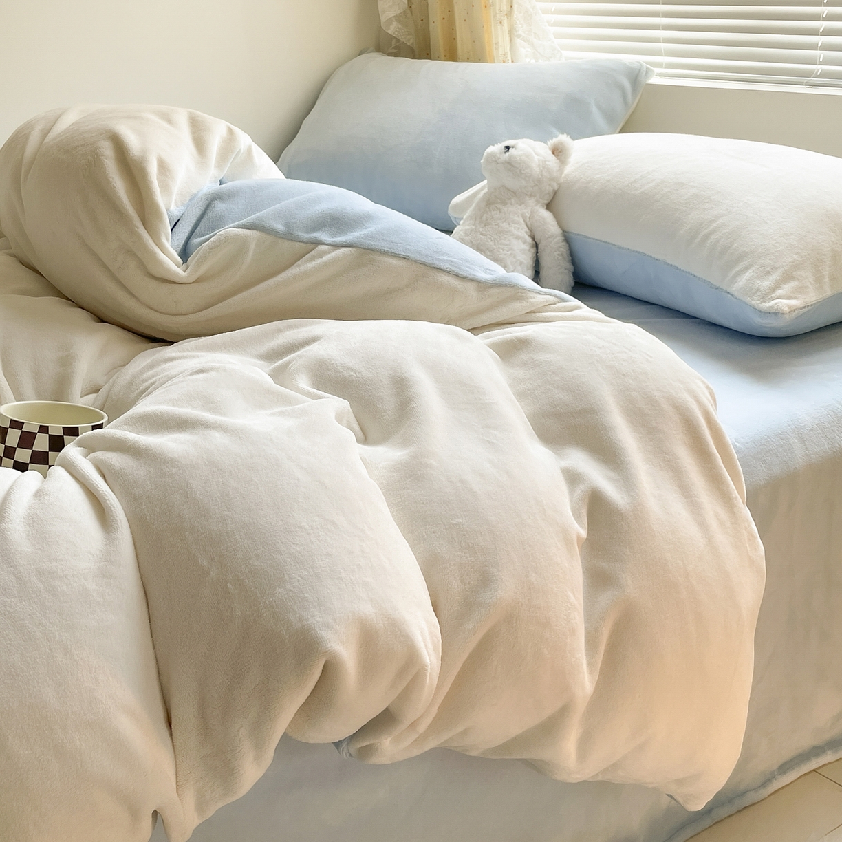 91家纺网 家纺一手货源 找家纺 大元 2025新款200g素色双拼牛奶绒四件套 米白+浅蓝