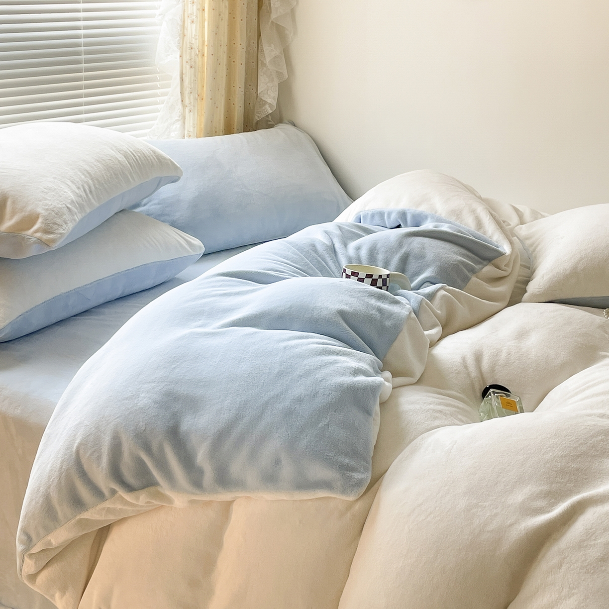91家纺网 家纺一手货源 找家纺 大元 2025新款200g素色双拼牛奶绒四件套 米白+浅蓝