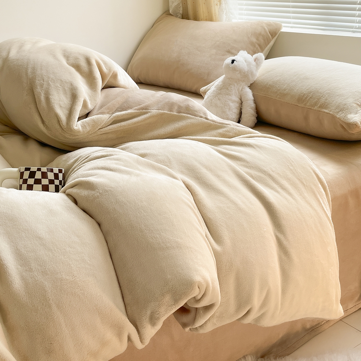 91家纺网 家纺一手货源 找家纺 大元 2025新款200g素色双拼牛奶绒四件套 米杏+奶咖