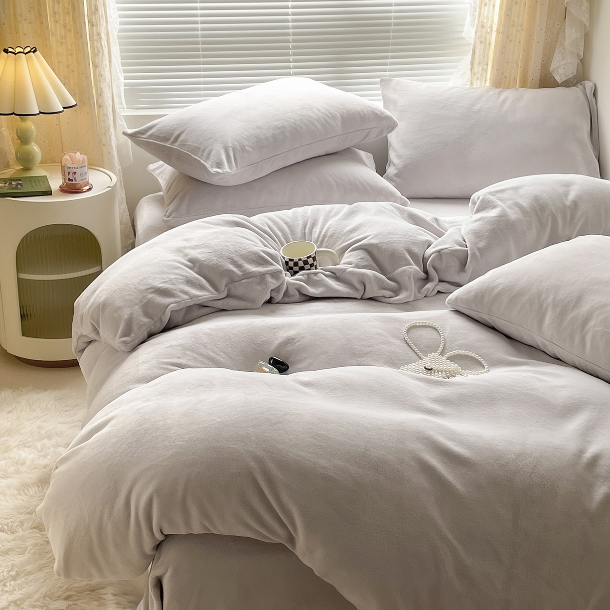 91家纺网 家纺一手货源 找家纺 大元 2025新款200g素色双拼牛奶绒四件套 米灰