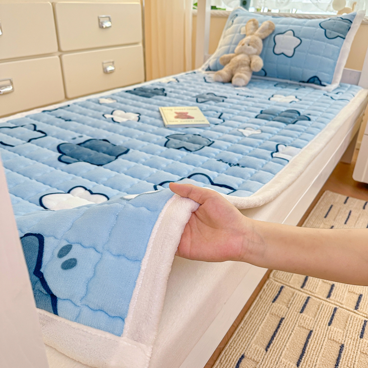 91家纺网 家纺一手货源 找家纺 （总）川悦生活 2025新款A类印花牛奶绒床垫加厚绒保暖床床褥