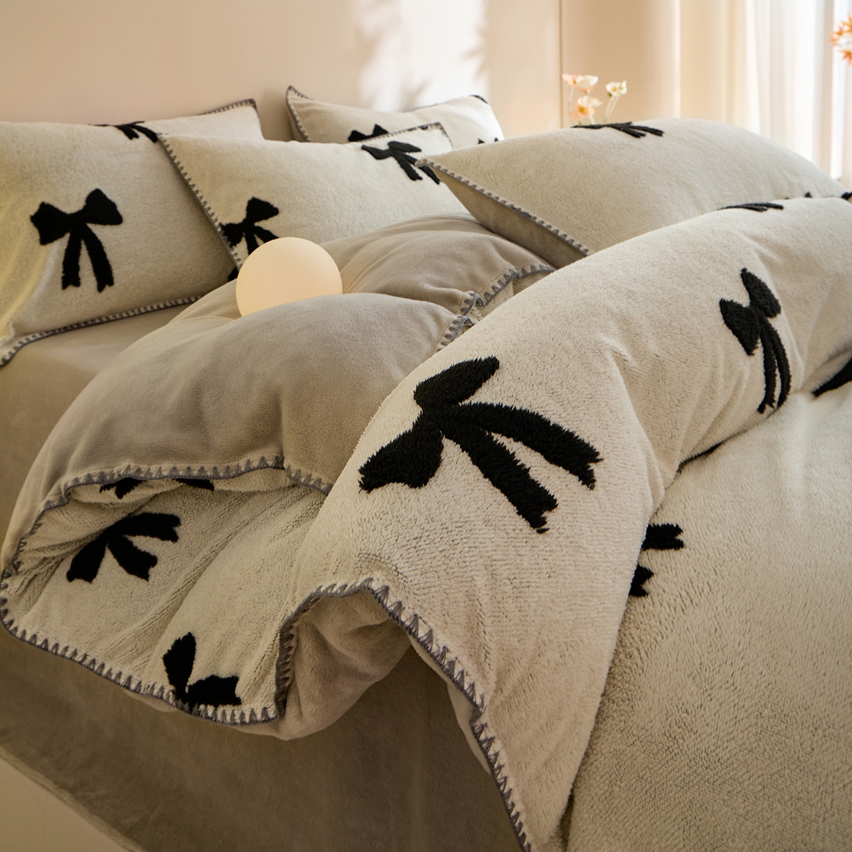 91家纺网 家纺一手货源 找家纺 绒世界 2025新款加厚兔绒提花牛奶绒四件套系列 礼物-卡其