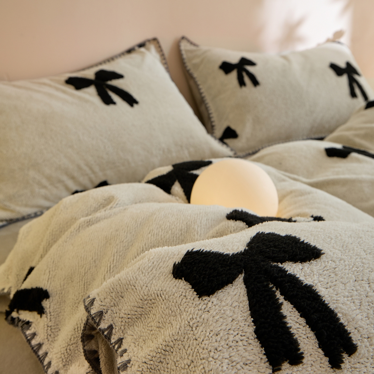 91家纺网 家纺一手货源 找家纺 绒世界 2025新款加厚兔绒提花牛奶绒四件套系列 礼物-卡其