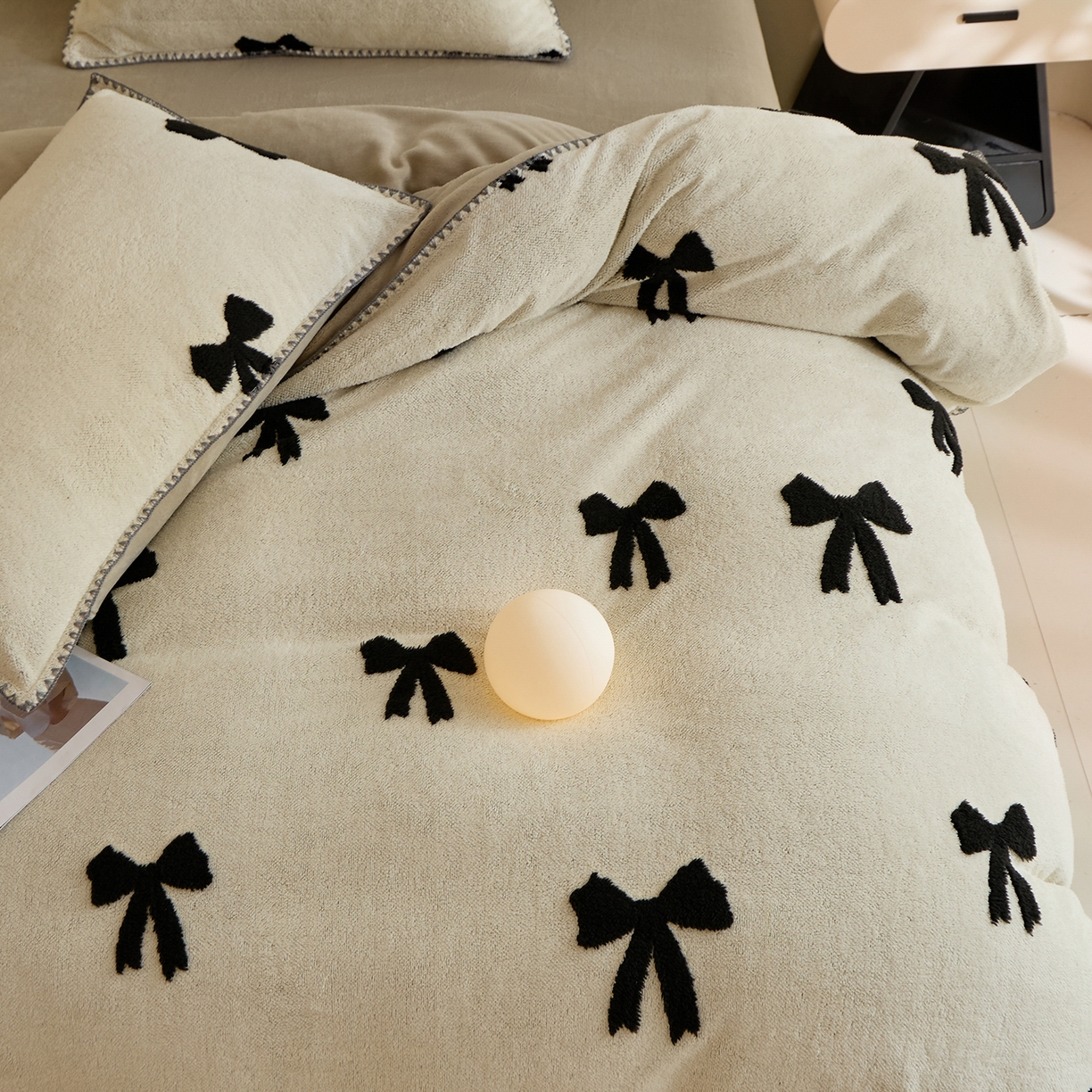 91家纺网 家纺一手货源 找家纺 绒世界 2025新款加厚兔绒提花牛奶绒四件套系列 礼物-卡其