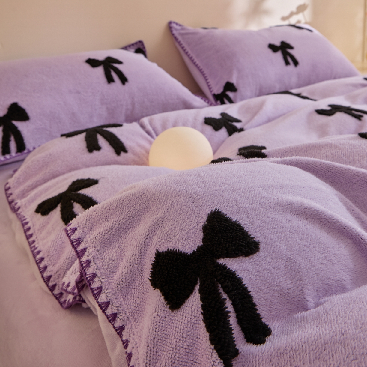 91家纺网 家纺一手货源 找家纺 绒世界 2025新款加厚兔绒提花牛奶绒四件套系列 礼物-紫