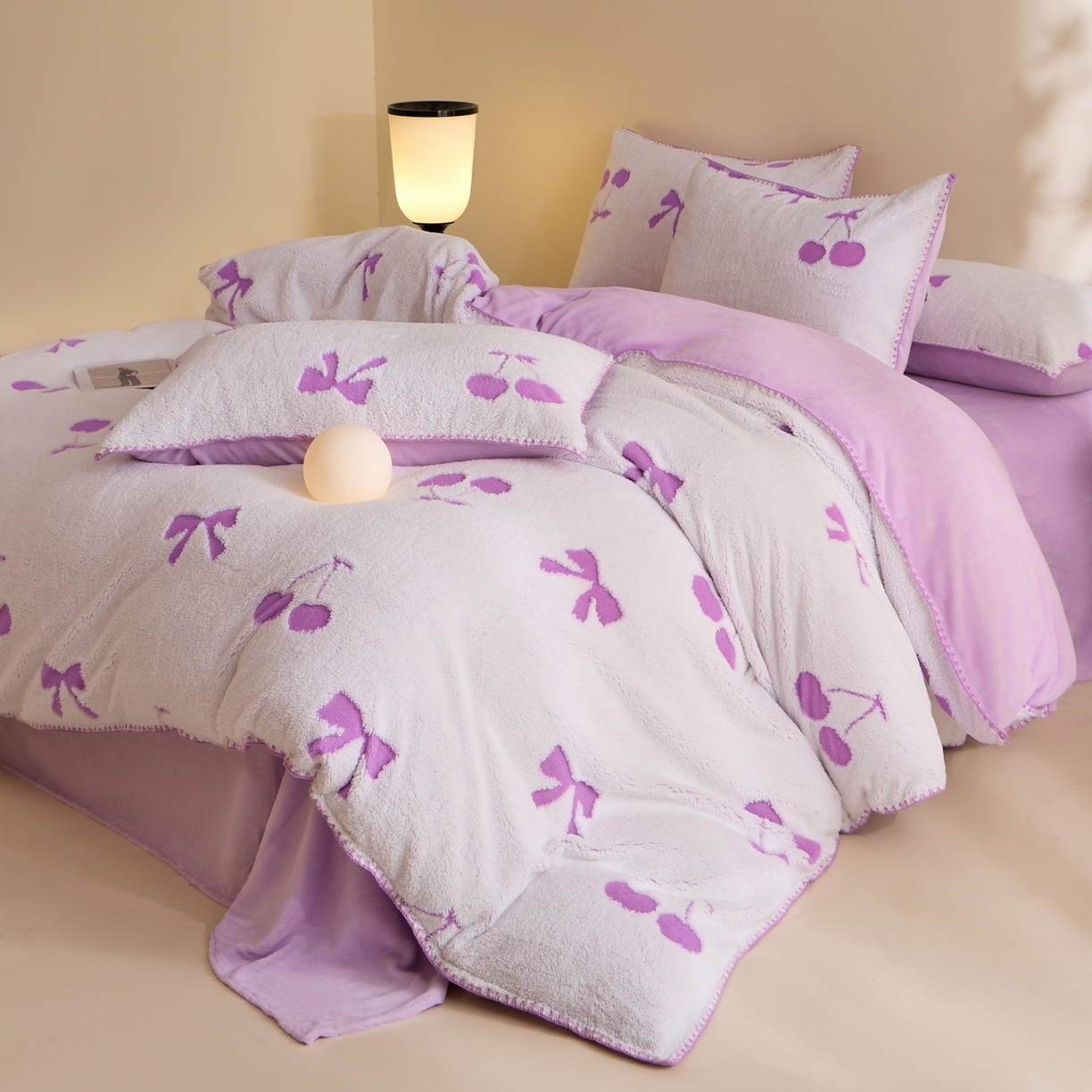 91家纺网 家纺一手货源 找家纺 绒世界 2025新款加厚兔绒提花牛奶绒四件套系列 樱桃-紫