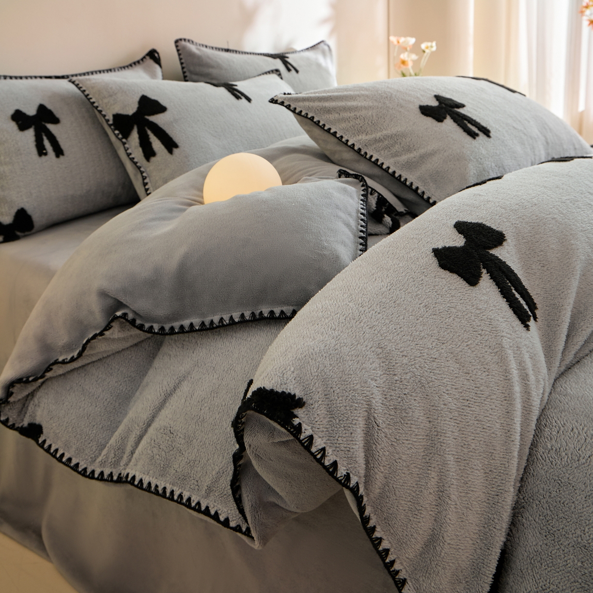 91家纺网 家纺一手货源 找家纺 绒世界 2025新款加厚兔绒提花牛奶绒四件套系列 礼物-灰