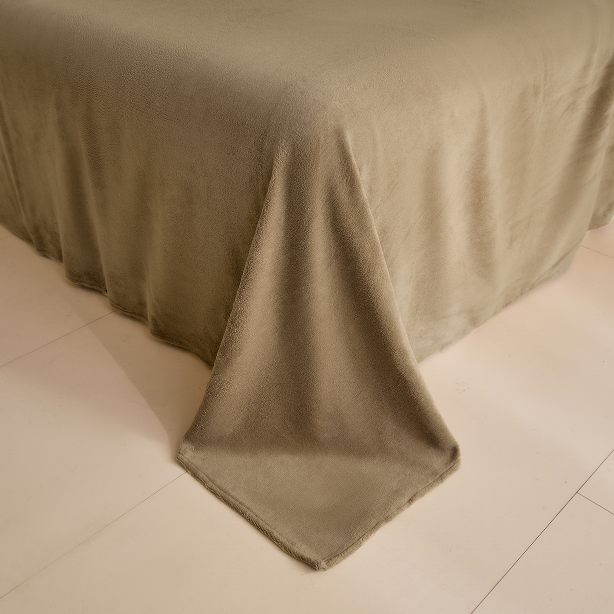 91家纺网 家纺一手货源 找家纺 绒世界 2025新款加厚兔绒提花牛奶绒四件套系列 爱心-梧桐灰