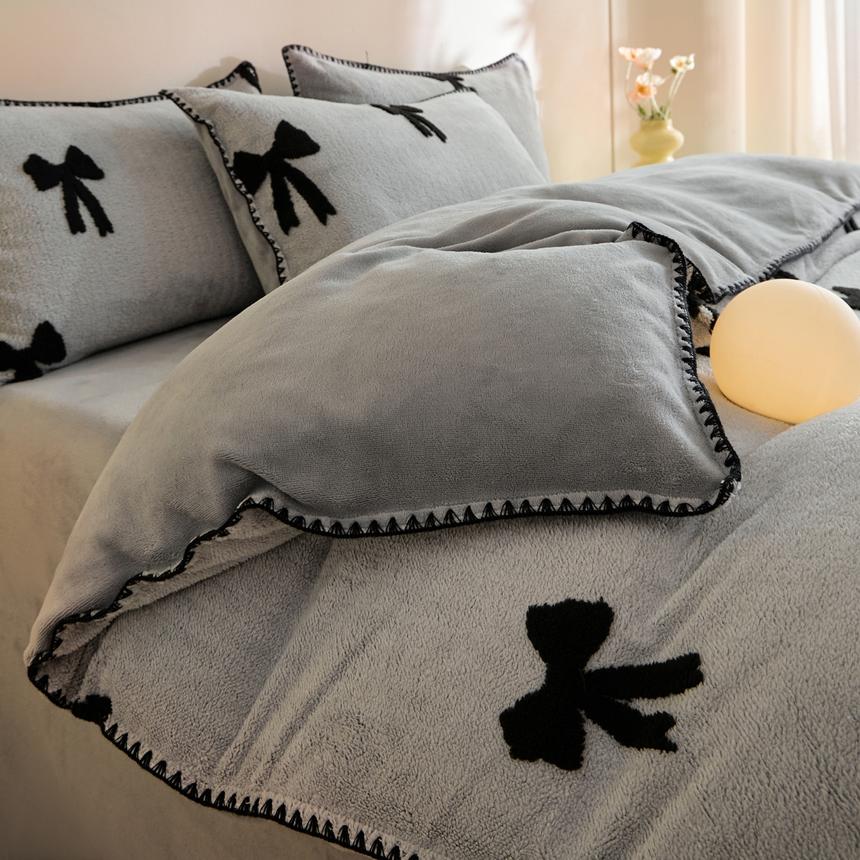 91家纺网 家纺一手货源 找家纺 绒世界 2025新款加厚兔绒提花牛奶绒四件套系列 礼物-灰