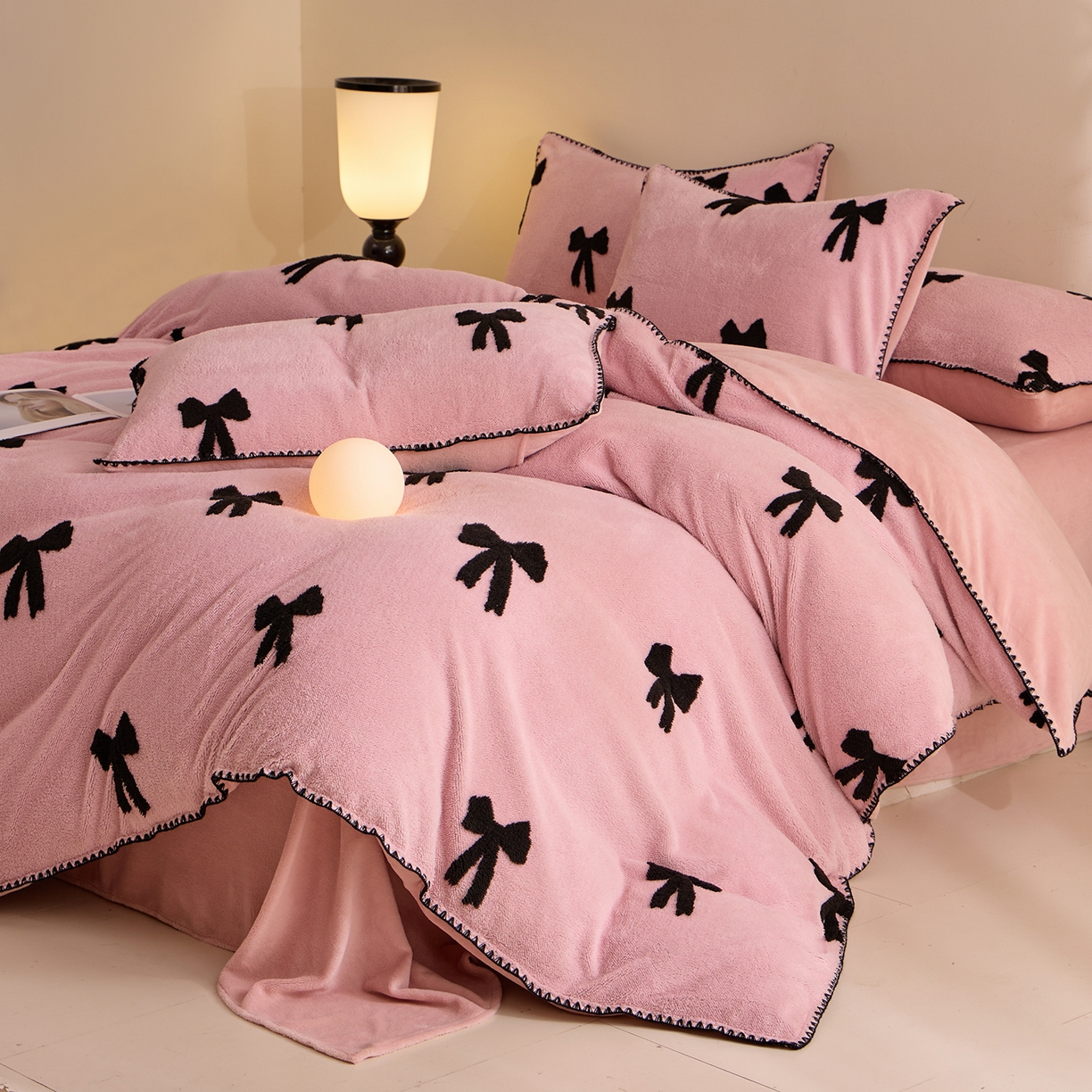 91家纺网 家纺一手货源 找家纺 绒世界 2025新款加厚兔绒提花牛奶绒四件套系列 礼物-豆沙